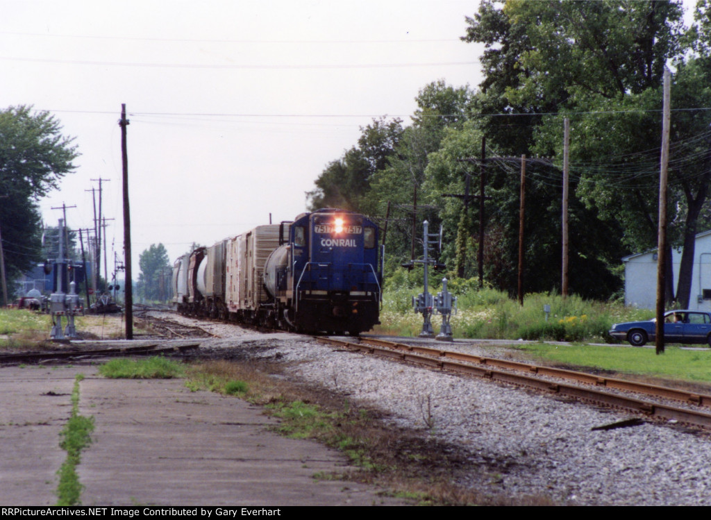 CR GP10 #7517 - Conrail